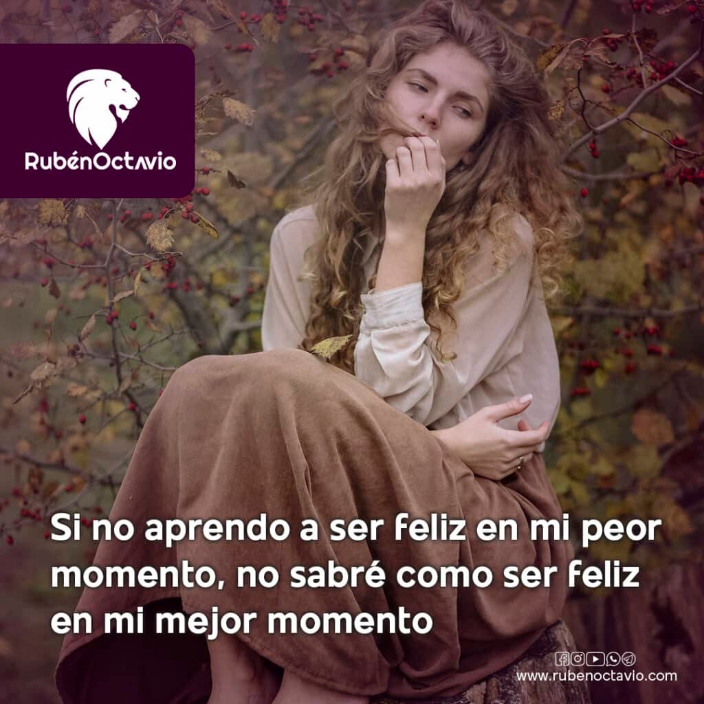 Mujer pensativa sentada entre ramas, simbolizando reflexión interior y búsqueda de felicidad.