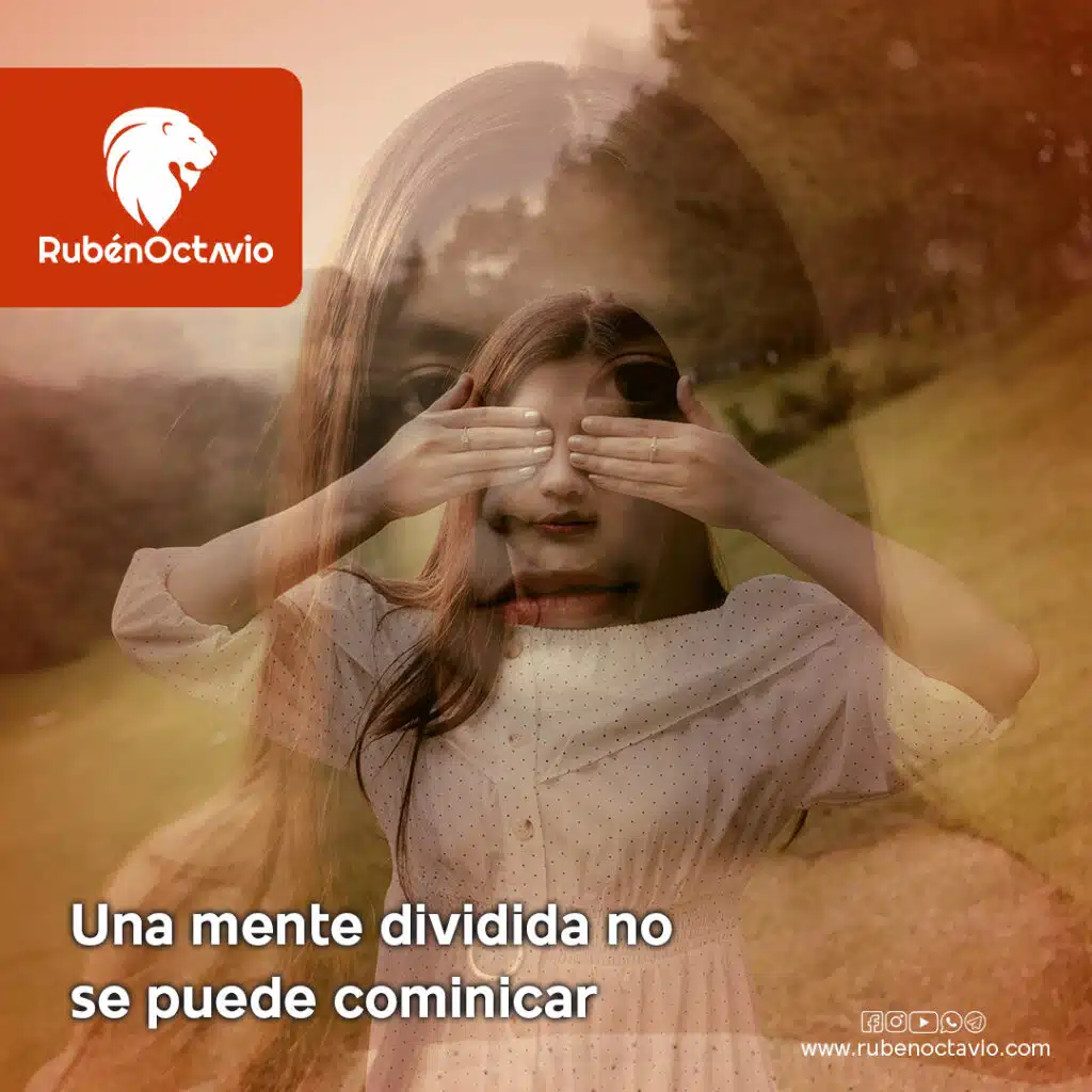 Imagen de una mujer con los ojos cubiertos en doble exposición, representando una mente dividida y la falta de claridad interior. RubénOctavio Psicoterapia Integral.