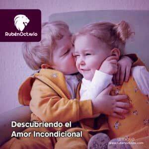 Niños abrazándose con ternura representando amor incondicional