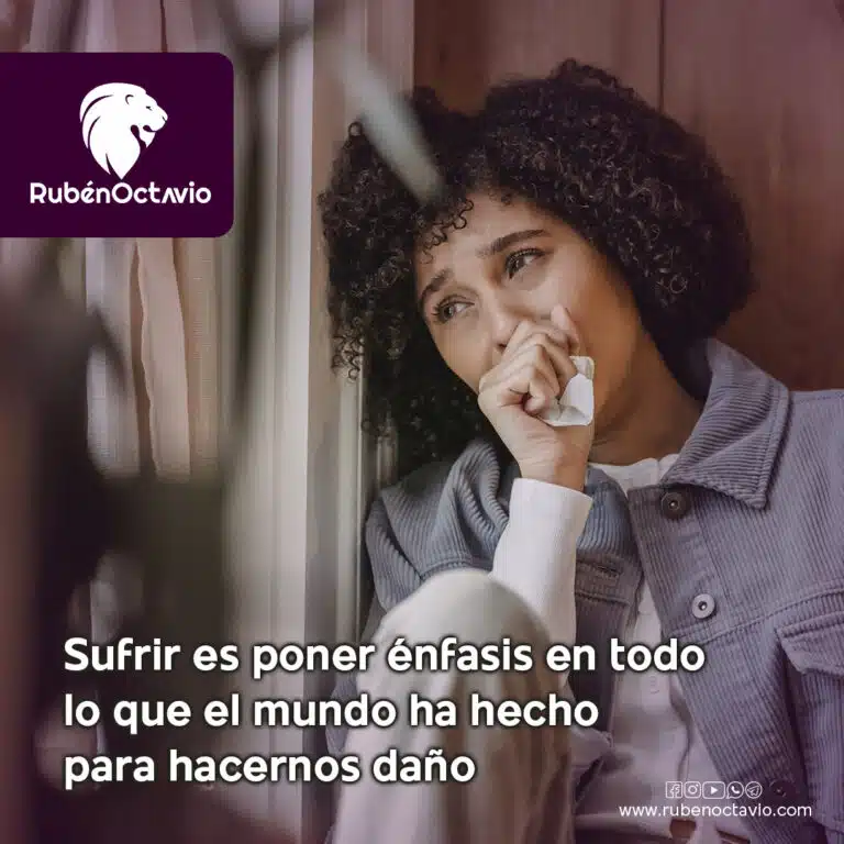 Sufrir es poner énfasis en todo lo que el mundo ha hecho para hacernos daño