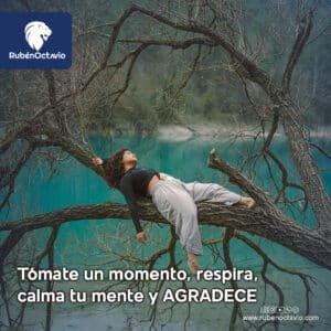 Reflexión sobre tomarse un momento para respirar y agradecer como forma de encontrar paz.