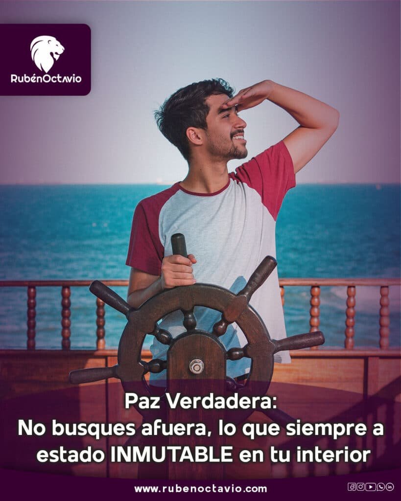 Hombre joven mirando al horizonte mientras sostiene el timón de un barco, simbolizando la paz interior.