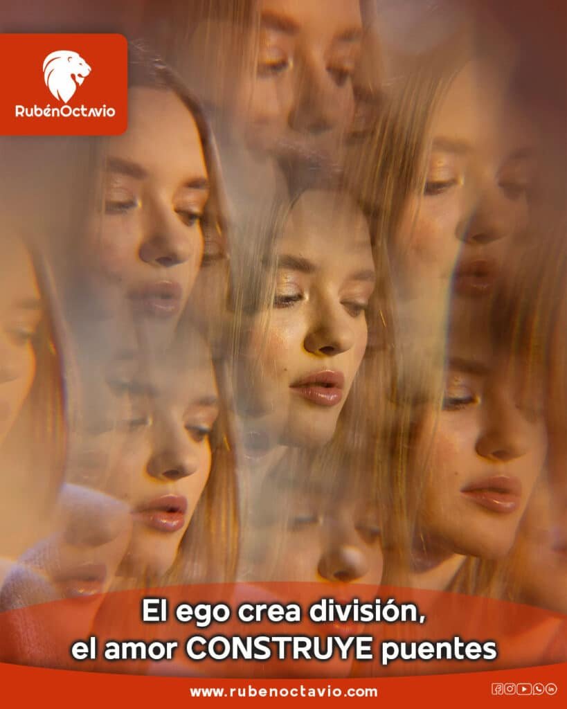 Rostros superpuestos simbolizando división interna creada por el ego.
