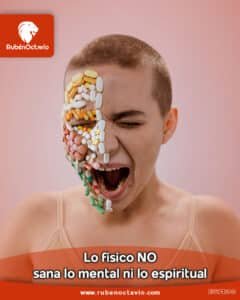 Rostro cubierto parcialmente con pastillas representando que lo físico no resuelve lo emocional ni lo espiritual.