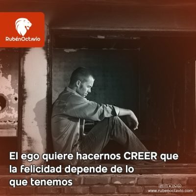 Reflexión sobre cómo el ego crea carencia en Navidad y cómo soltar expectativas permite vivir una celebración más auténtica y consciente.